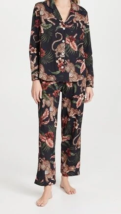 Desmond & Dempsey Women's Long Soleia Pajama Set